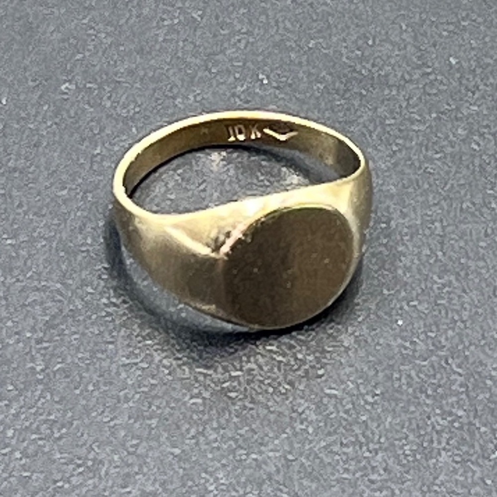 RJW Child Petite 10k Gold signet ring Sz 2.25 Vintage Gold Classic Ring SZ J